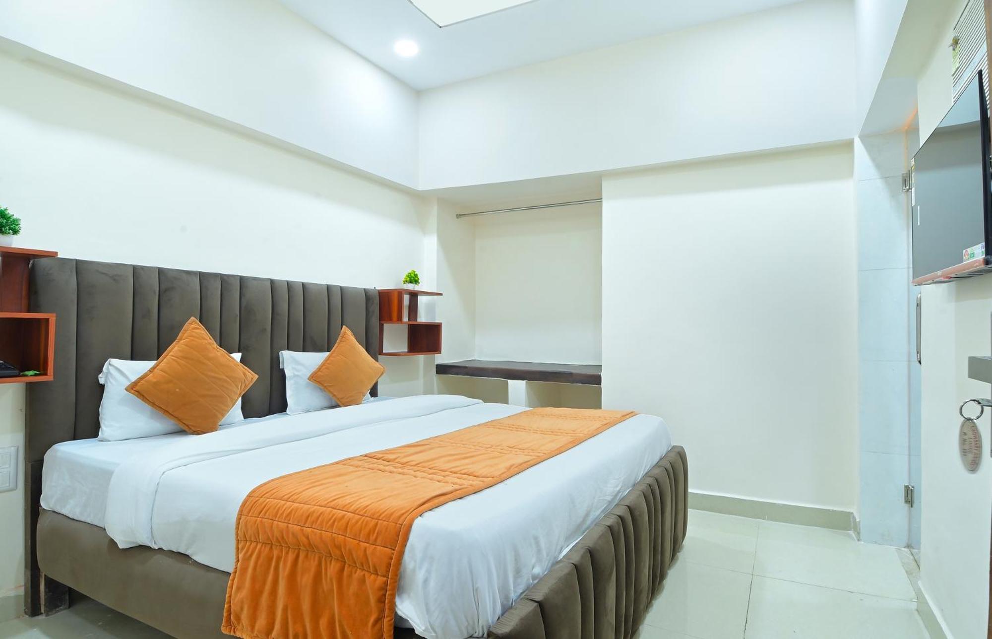 Chowdhry Tourist Lodge - New Delhi Railway Station - 2 Minutes Walk Eksteriør billede