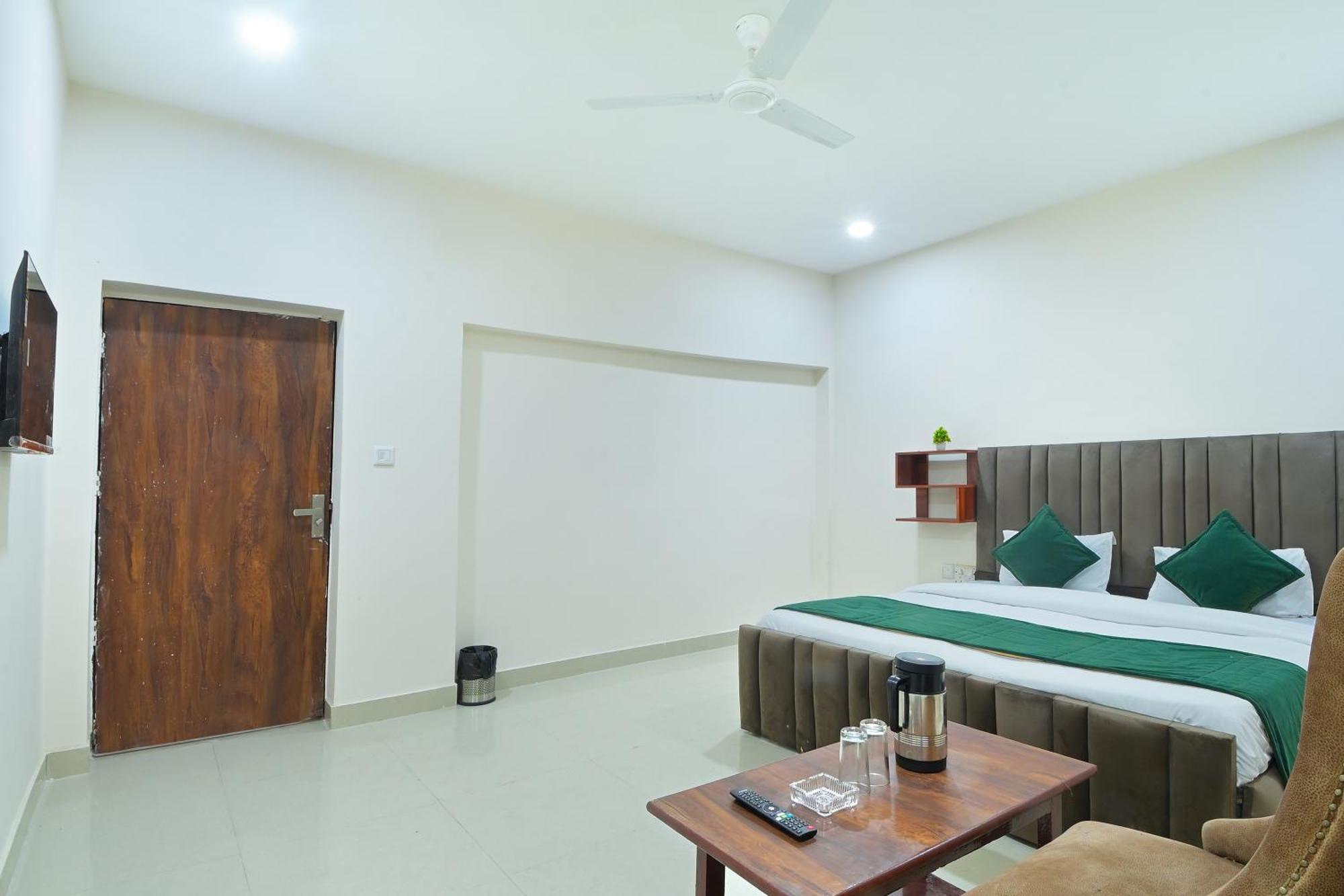Chowdhry Tourist Lodge - New Delhi Railway Station - 2 Minutes Walk Eksteriør billede