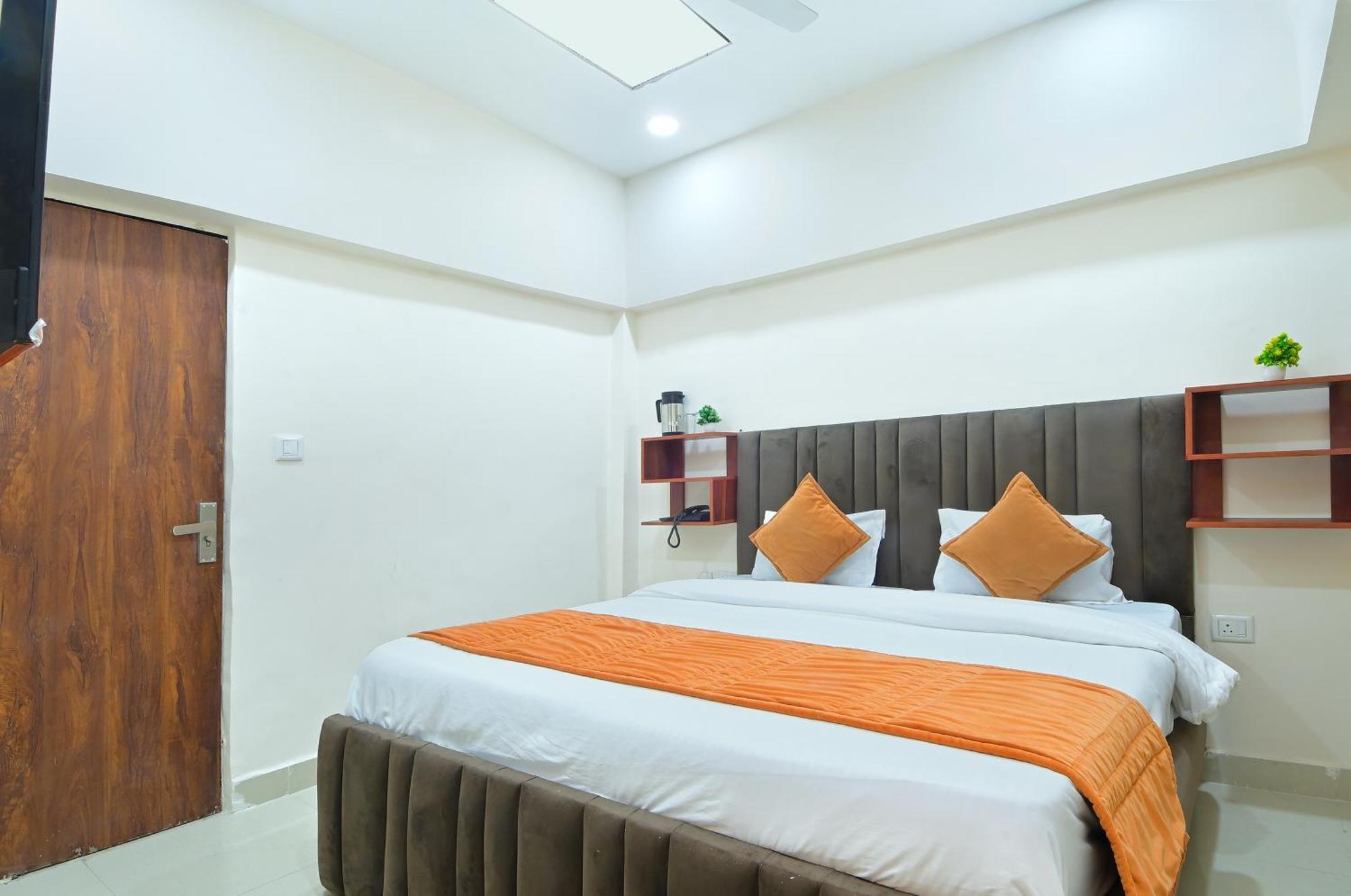 Chowdhry Tourist Lodge - New Delhi Railway Station - 2 Minutes Walk Eksteriør billede