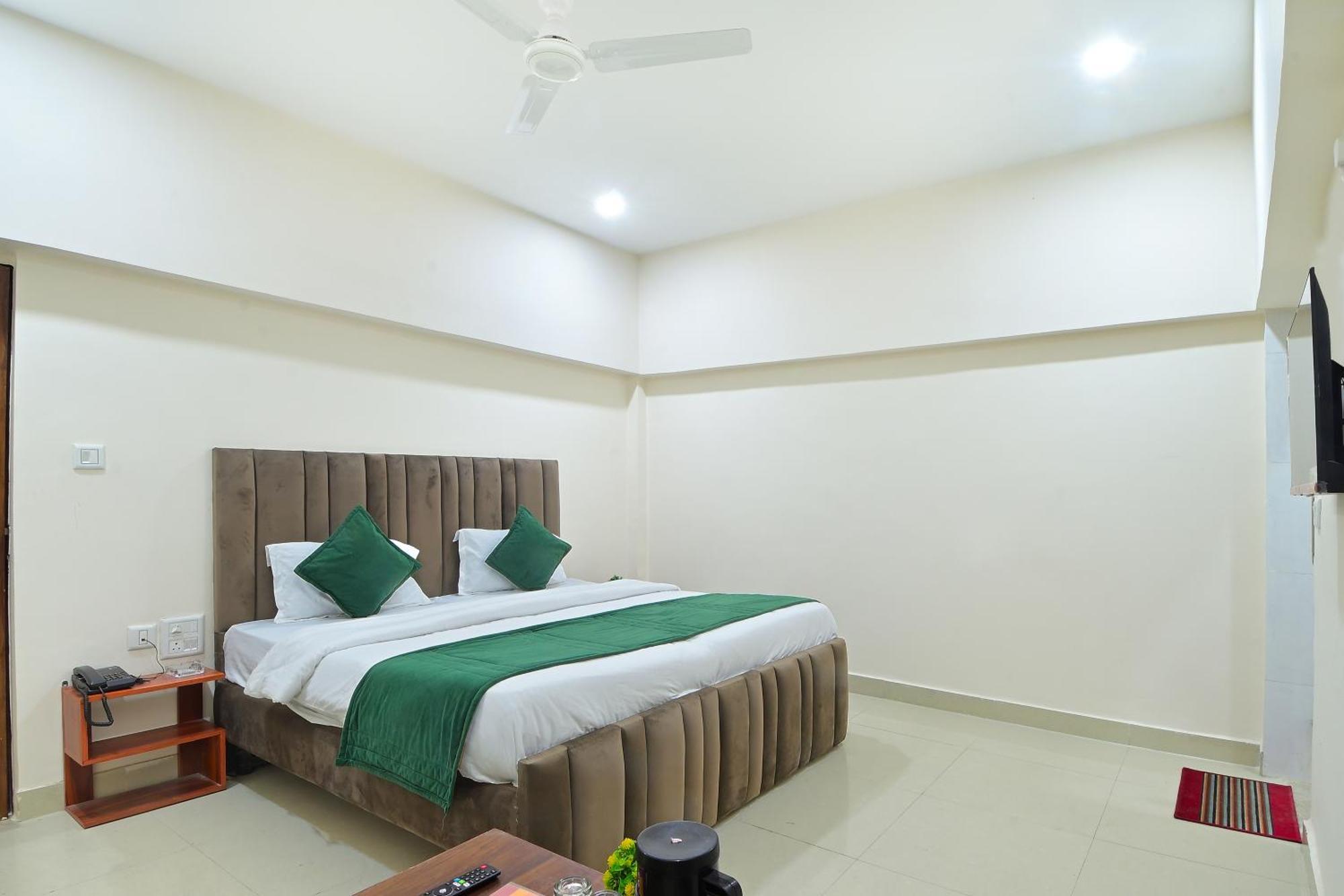 Chowdhry Tourist Lodge - New Delhi Railway Station - 2 Minutes Walk Eksteriør billede